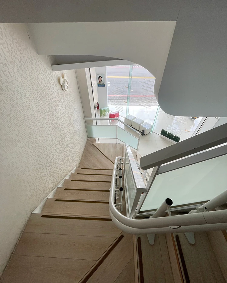 Arc-staircase-Curved-green-1Fto2F (3)